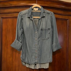 Cloth & Stone Anthropologie Denim Button-Up Shirt Size Medium Tencel